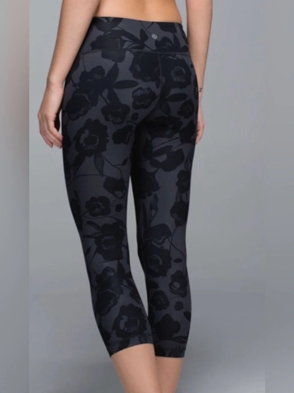 Lululemon Athletica Wunder Under Inky Floral Capri Leggings Size 10